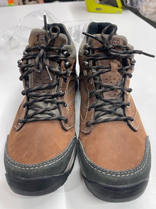New Balance MW1569 hiking boots, which feature Gore-Tex waterproof